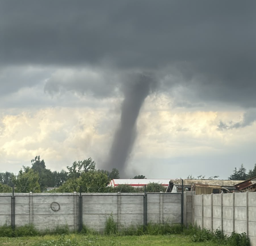 Violento tornado anticiclónico golpeó Requínoa, Chile